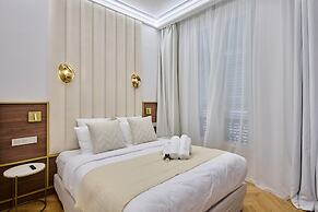 Luxurious Matignon/saint Honore Apartment