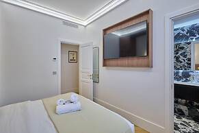 Luxurious Matignon/saint Honore Apartment