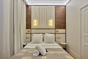 Luxurious Matignon/saint Honore Apartment