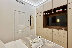Luxurious Matignon/saint Honore Apartment