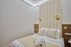 Luxurious Matignon/saint Honore Apartment