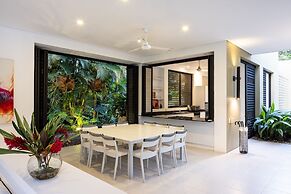 Yeguas Z77 by Wynwood House