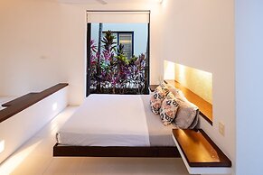 Yeguas Z77 by Wynwood House