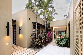 Yeguas Z77 by Wynwood House