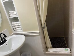 Hilltop Tavern and Inn