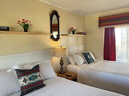 Hilltop Tavern and Inn