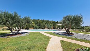 Poolside Holiday Home Near Cisternino