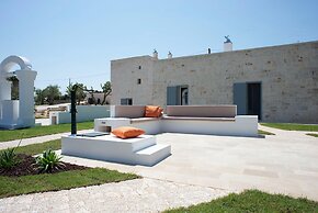 Poolside Holiday Home Near Cisternino