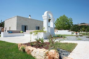 Poolside Holiday Home Near Cisternino