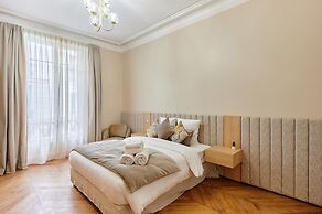 Sublime Apartment in the Center of Paris