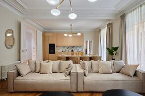 Sublime Apartment in the Center of Paris