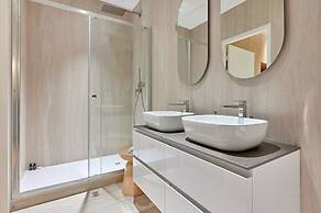 Sublime Apartment in the Center of Paris