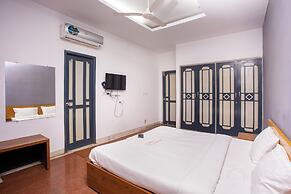 Stayz Inn near Marina Beach