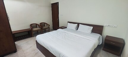 Stayz Inn near Marina Beach