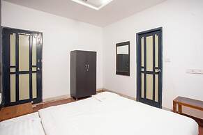 Stayz Inn near Marina Beach