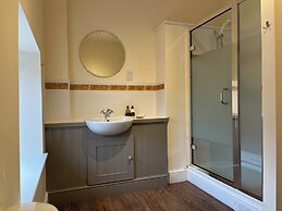 Glanhenwye Courtyard Cottages