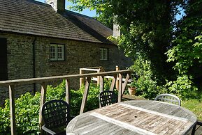 Glanhenwye Courtyard Cottages
