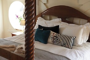 Glanhenwye Courtyard Cottages