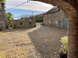 Glanhenwye Courtyard Cottages