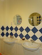 Glanhenwye Courtyard Cottages