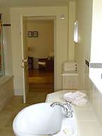 Glanhenwye Courtyard Cottages