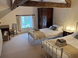 Glanhenwye Courtyard Cottages