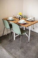 Garden Flat Apartment in Grosvenor Place