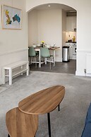 Garden Flat Apartment in Grosvenor Place