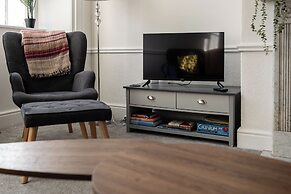 Garden Flat Apartment in Grosvenor Place