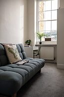 Garden Flat Apartment in Grosvenor Place