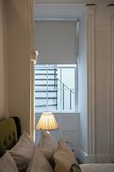 Garden Flat Apartment in Grosvenor Place