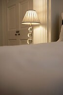 Garden Flat Apartment in Grosvenor Place