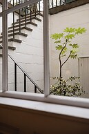 Garden Flat Apartment in Grosvenor Place