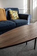 Garden Flat Apartment in Grosvenor Place