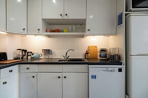 Garden Flat Apartment in Grosvenor Place