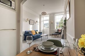 Garden Flat Apartment in Grosvenor Place