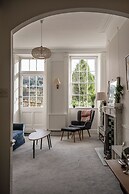 Garden Flat Apartment in Grosvenor Place