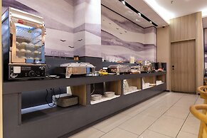 Rest Comfort Hotel (Zhoujiazui Rd. Branch)