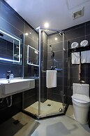 Rest Comfort Hotel (Zhoujiazui Rd. Branch)