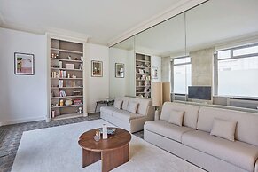 Appartment St Germain des Pres by Studio Prestige