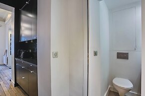 Appartment St Germain des Pres by Studio Prestige