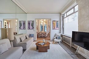 Appartment St Germain des Pres by Studio Prestige