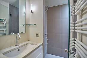 Appartment St Germain des Pres by Studio Prestige