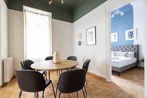 Vintage Acropolis Retreat Charming 3-bdrm in Koukaki