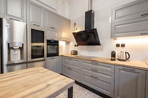 Acropolis View 3-bdrm With Rooftop Garden Jacuzzi