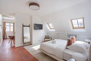 Superb Flat Ave Montaigne With Eiffel Tower View