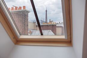 Superb Flat Ave Montaigne With Eiffel Tower View