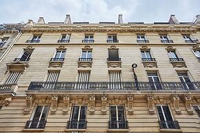 Superb Flat Ave Montaigne With Eiffel Tower View