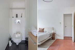 Superb Flat Ave Montaigne With Eiffel Tower View