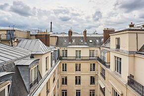 Superb Flat Ave Montaigne With Eiffel Tower View